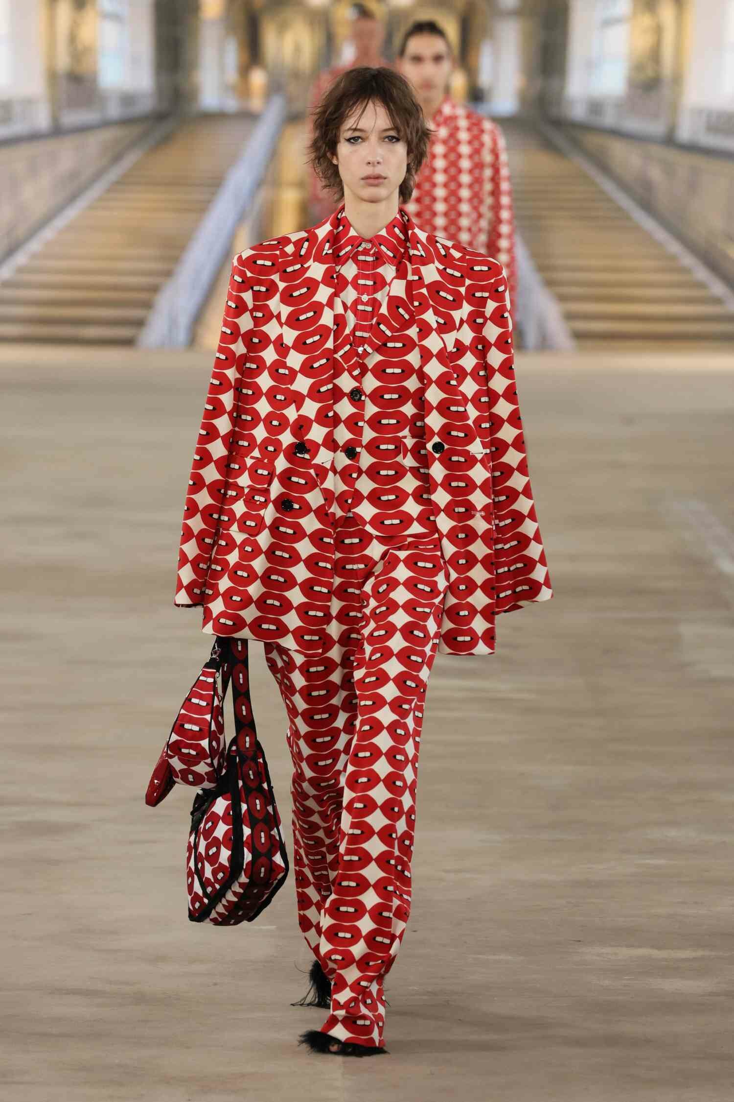 A NYFW model walks the Libertine runway with a top-handle bag, NYFW Fall 2024's best bag trend.