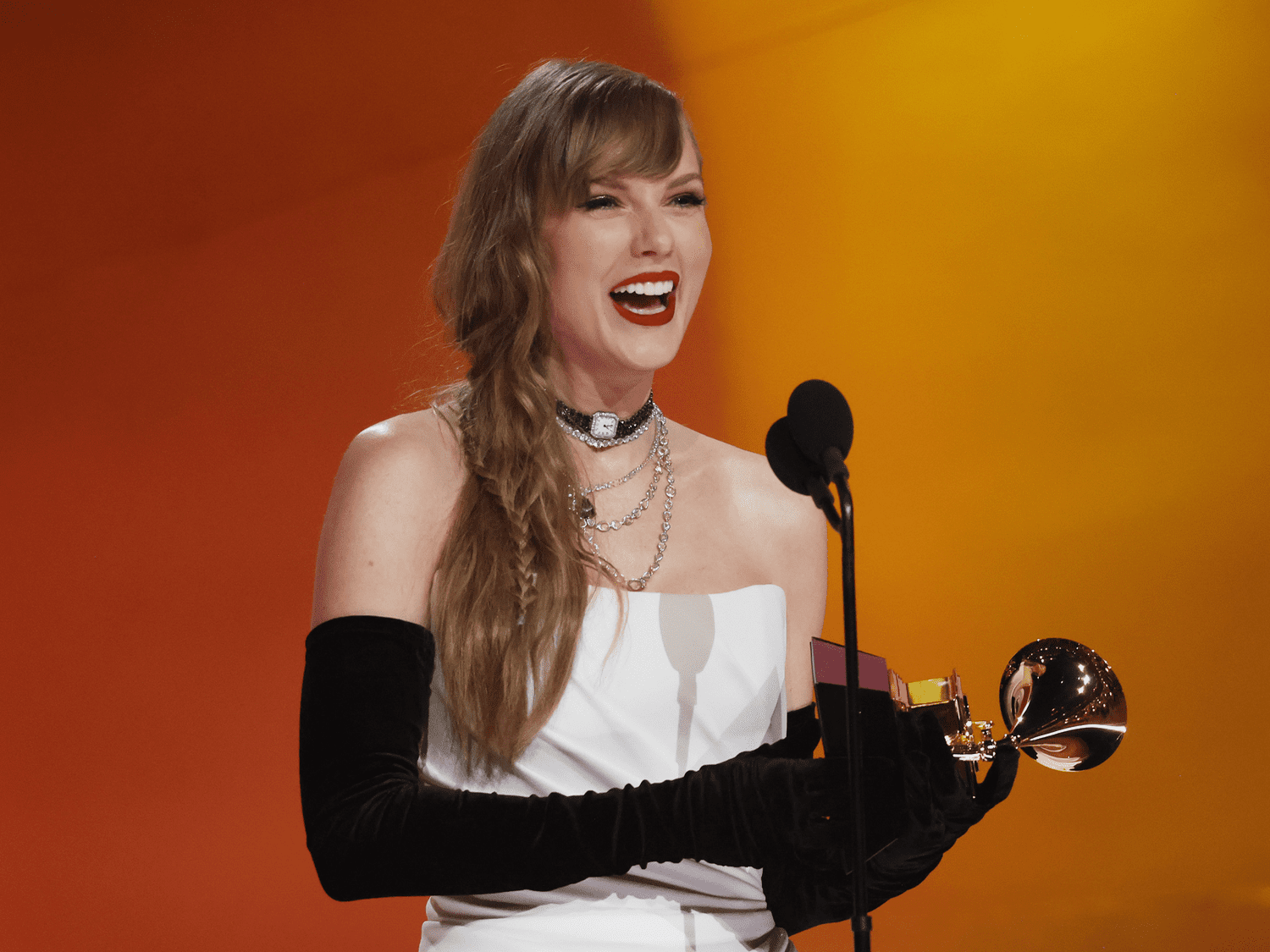 Taylor Swift holding grammy 2024