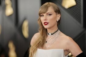 Taylor Swift Diamond Necklace Grammys Red Lipstick
